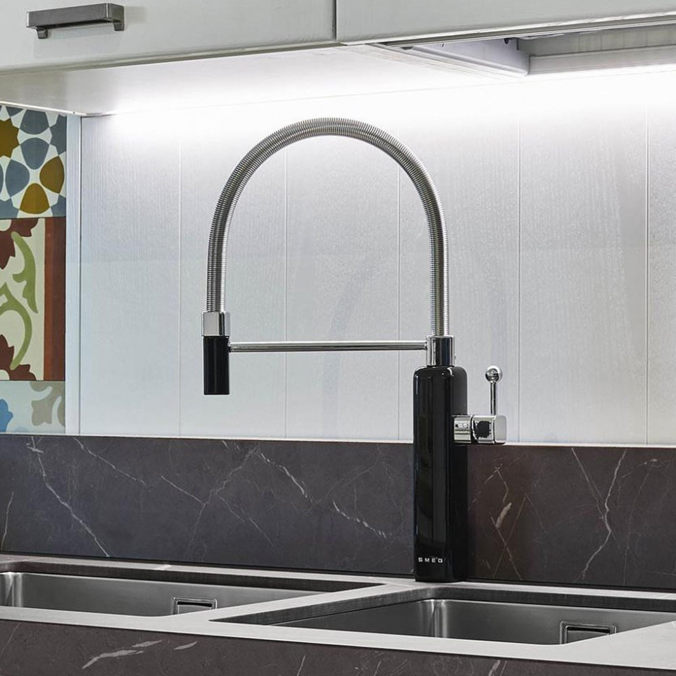 смеситель кухонный Smeg MDF50BL купить