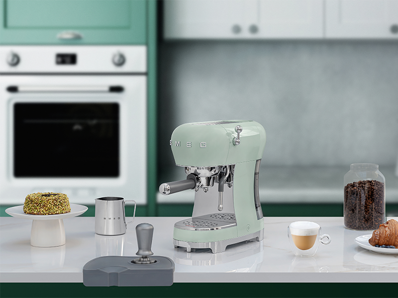 кофеварка Smeg ECF02PGEU купить