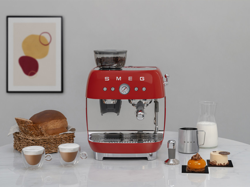 кофеварка Smeg EGF03RDEU купить