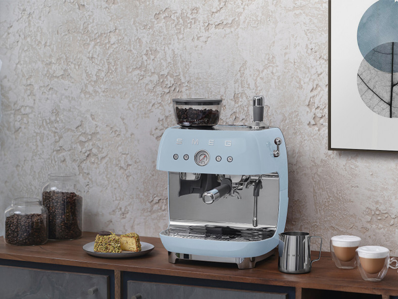 кофеварка Smeg EGF03PBEU купить
