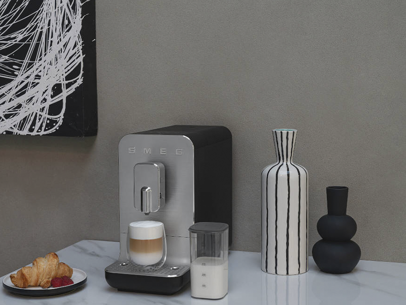 кофеварка Smeg BCC13BLMEU купить