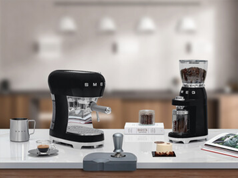 кофеварка Smeg ECF02BLEU купить