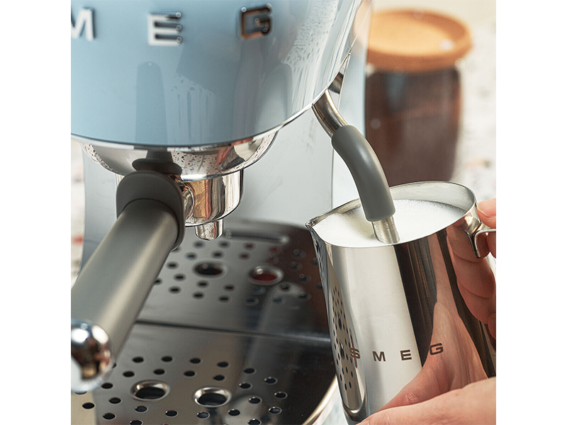 кофеварка Smeg ECF02PBEU купить