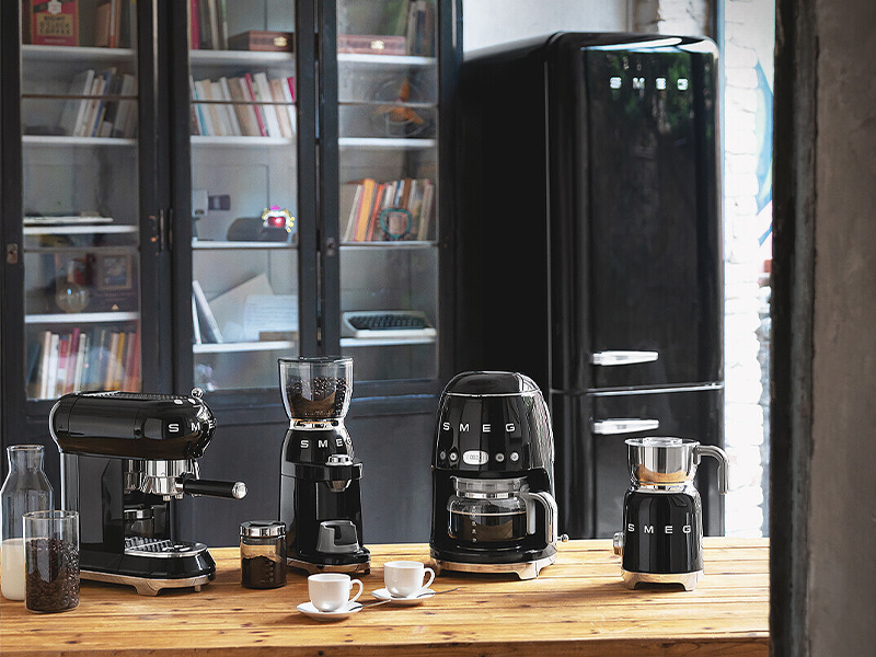 вспениватель молока Smeg MFF11BLEU купить