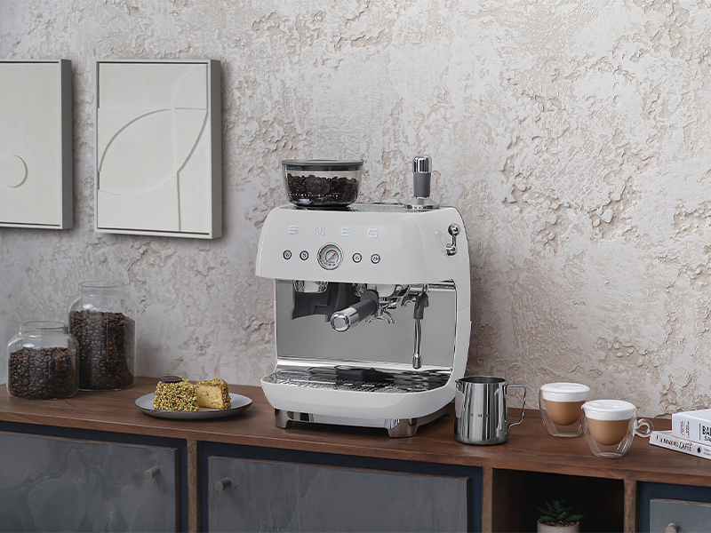 кофеварка Smeg EGF03WHEU купить