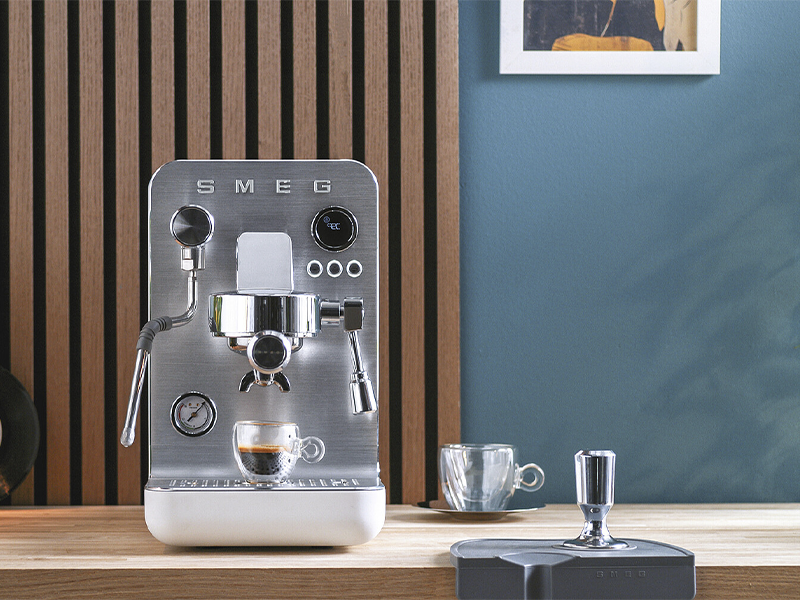 кофеварка Smeg EMC02WHMEU купить