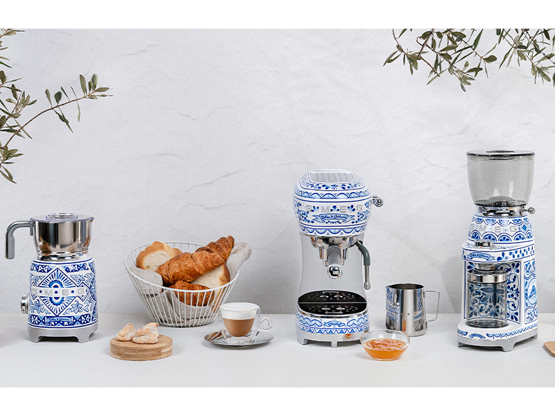 кофеварка Smeg ECF02DGBEU купить