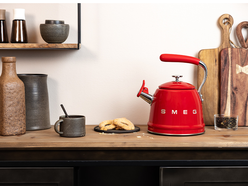 чайники кухонные Smeg WKF01RD купить