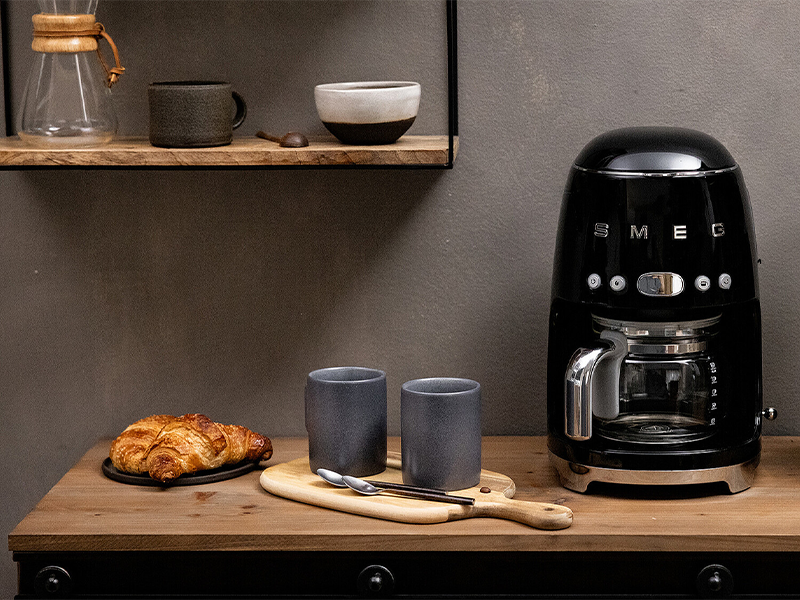 кофеварка Smeg DCF02BLMEU купить