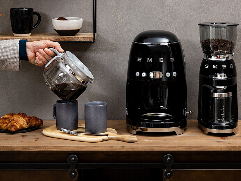 кофеварка Smeg DCF02BLMEU купить