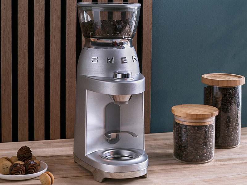 кофемолка Smeg CGF02SSEU купить