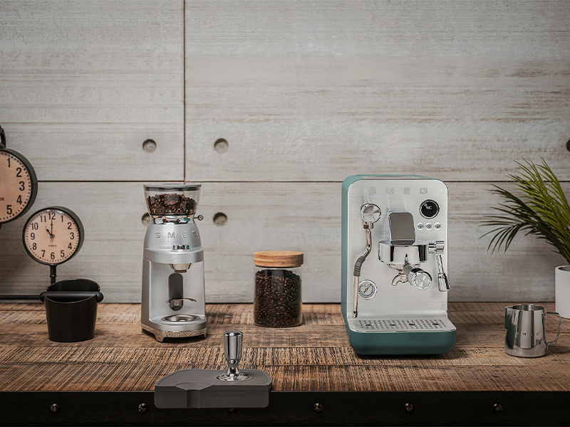 кофемолка Smeg CGF02SSEU купить