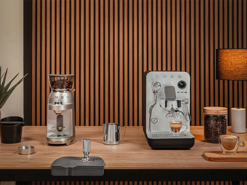 кофемолка Smeg CGF02SSEU купить