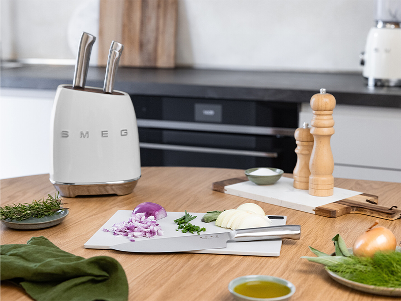 нож Smeg KBSF02WH купить