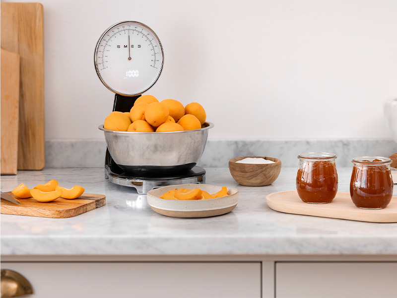 весы кухонные Smeg KSF01BLWW купить