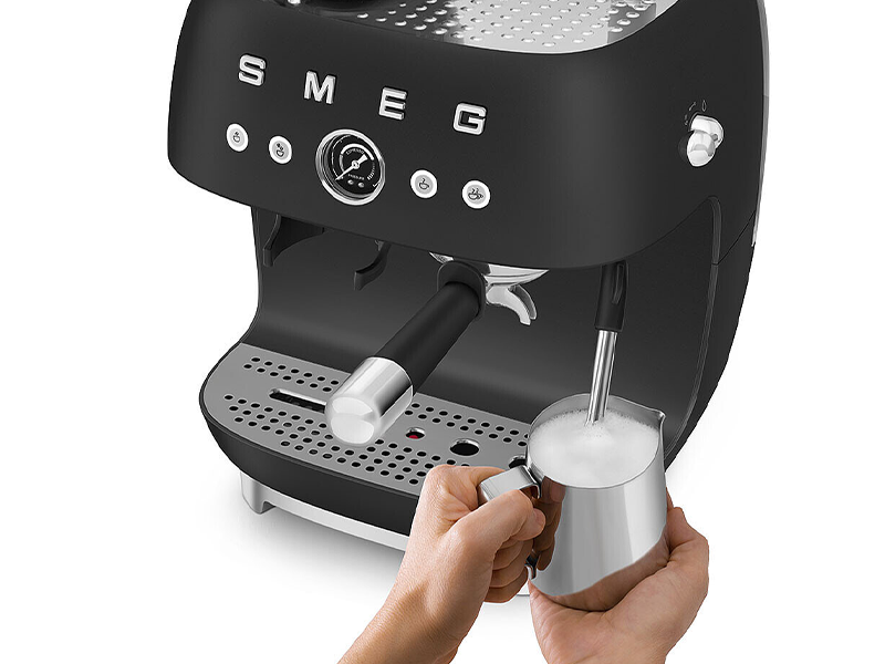 кофеварка Smeg EGF03BLMEU купить