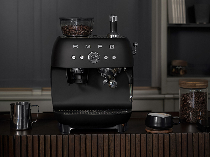 кофеварка Smeg EGF03BLMEU купить