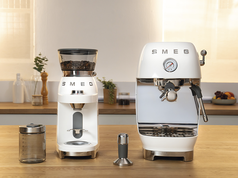 кофеварка Smeg ECF03WHEU купить