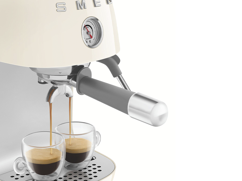 кофеварка Smeg ECF03CREU купить