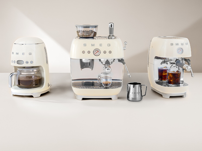 кофеварка Smeg ECF03CREU купить