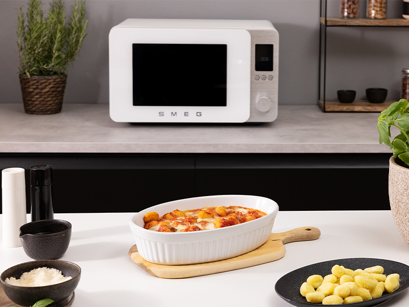 микроволновая печь Smeg MOC02WHMEU купить